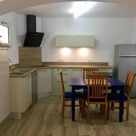 Maia En Rdc D' Une Villa,entierement Renove Apartamento *